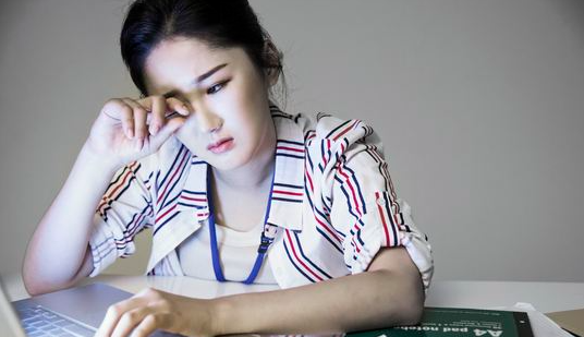鼓励有条件的地区大力推行每周2.5天假期