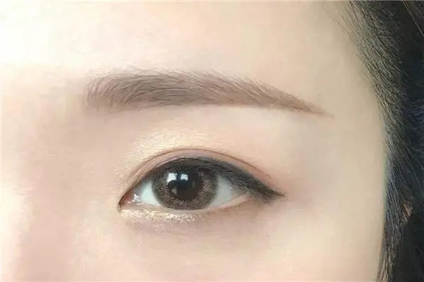 一字眉图片大全？适合什么脸型？