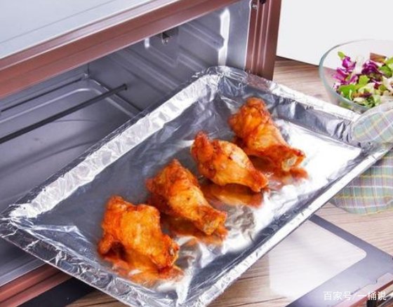 锡纸包裹食物能放微波炉加热吗？烧烤锡纸能放微波炉加热吗？