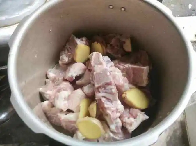 高压锅可以炖排骨吗