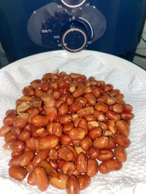 空气炸锅烤花生米用放油吗