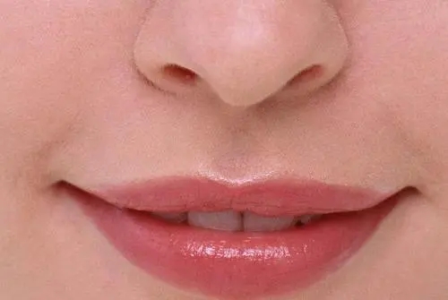 嘴唇厚的女人面相代表着什么