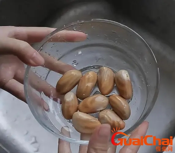 菠萝蜜核吃中毒了的症状？菠萝蜜核可以吃吗