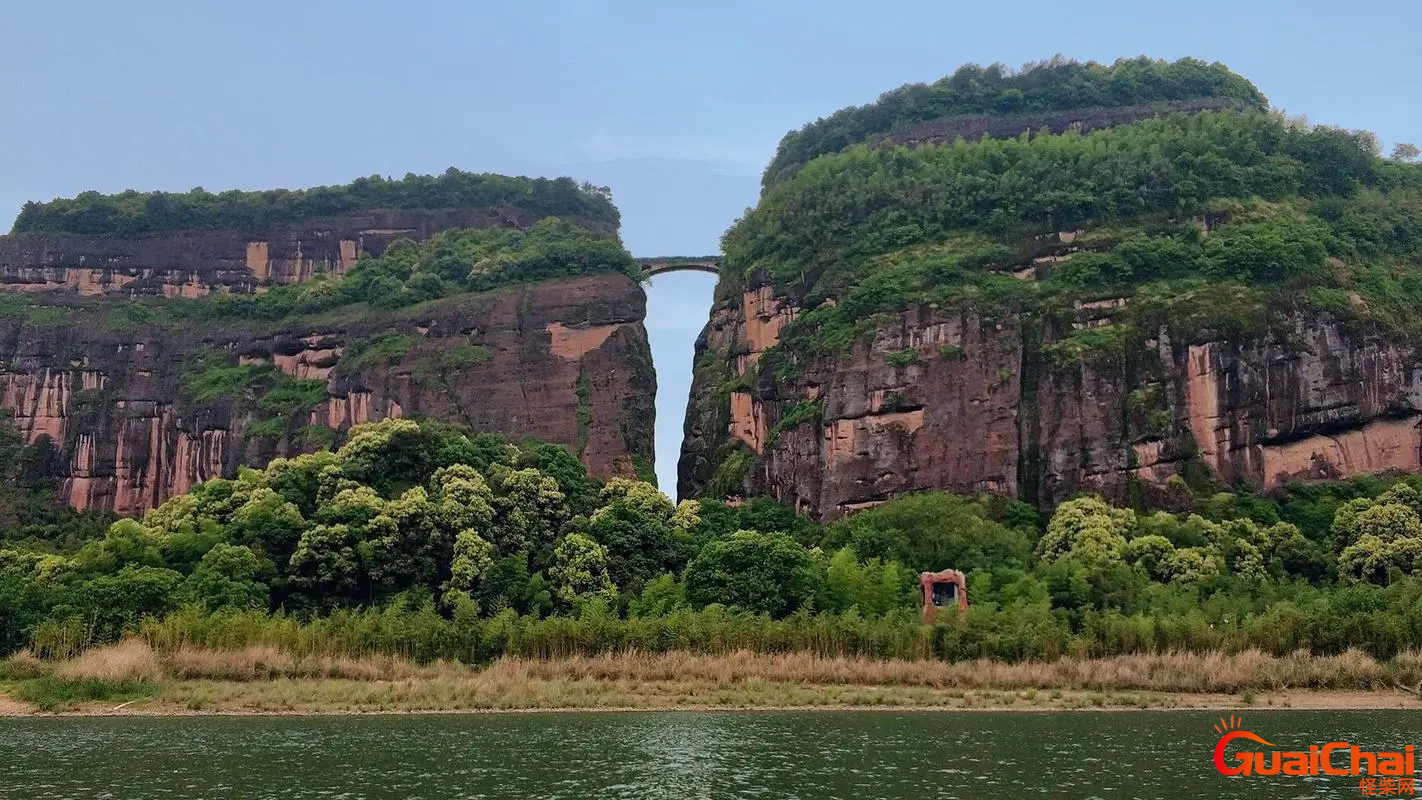 龙虎山地理位置在哪   龙虎山位于哪里