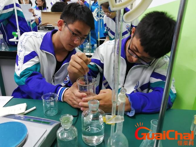 高温煅烧石灰石的化学方程式？高温煅烧石灰石是吸热还是放热？