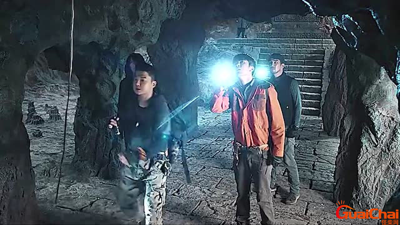陈文锦进入陨石后出来了吗?陈文锦在陨玉里发现了什么?