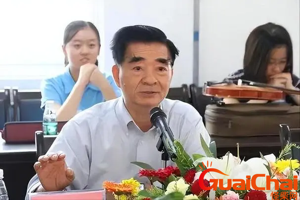 78岁爱国华侨竟汉奸-蛰伏暗处他比毒教材更毒!