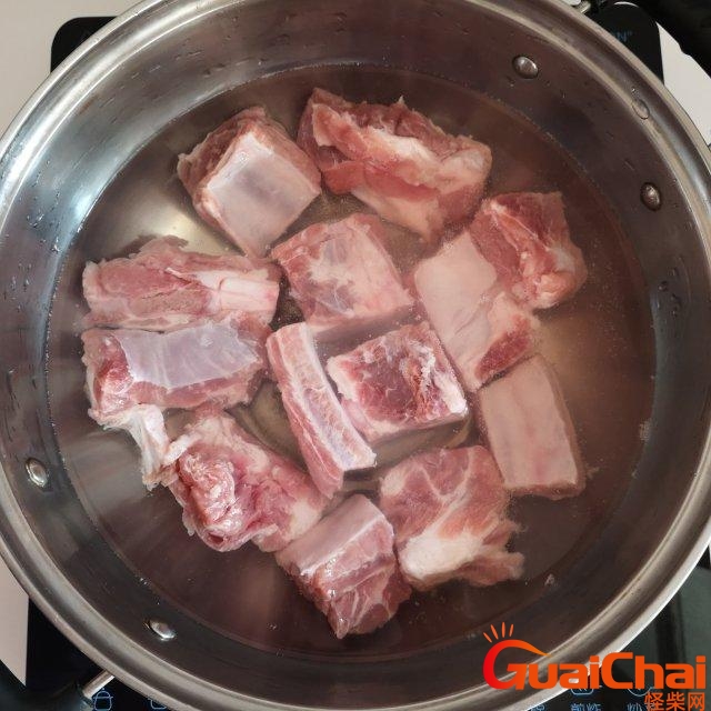 排骨焯水用冷水还是热水多长时间？排骨焯水用冷水还是热水下锅